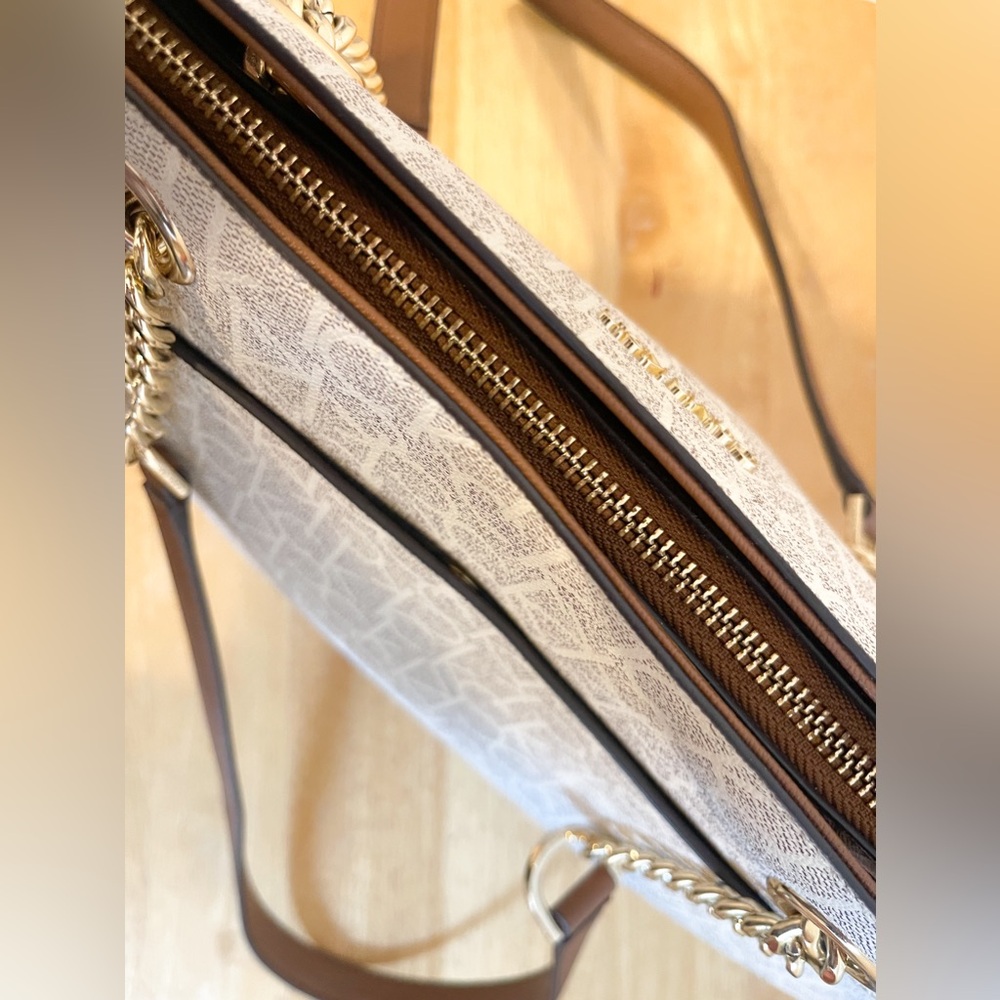 Slightly Used But Good Condition Calvin Klein Tot… - image 3